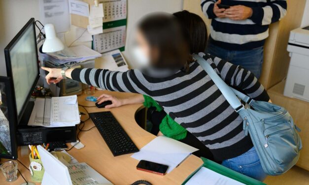 Tovább gyűrűzik a botrány – újabb ortopéd orvost tartóztattak le Budapesten. Több tízmillió forintot igényeltek vissza jogosulatlanul