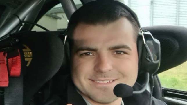 Pályabejárás közben, a Dunakanyar Rallyn állt meg a szíve a debreceni ralisnak, összefognak a gyermeket váró apa megsegítéséért