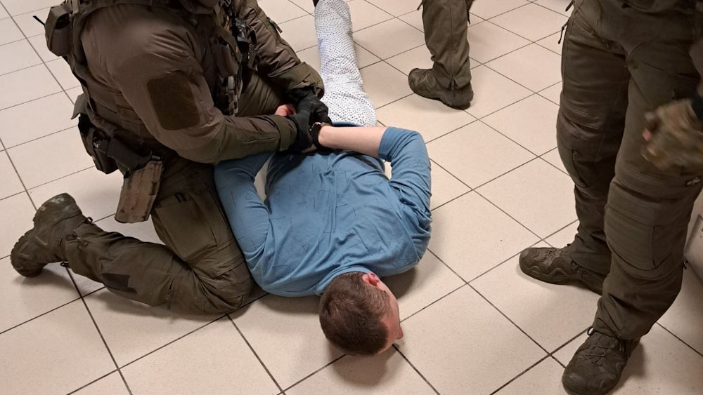 Elfogták azt a veszélyes német férfit, aki egy pszichiátrián bujkált a hatóságok elől – videón az elfogás