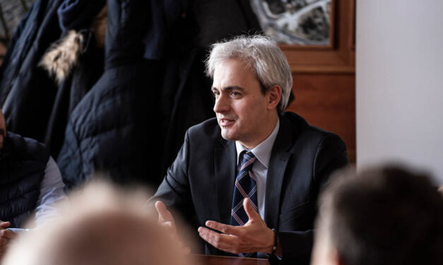 Érd ugyan a kormányzati támogatás miatt nem fog becsődölni, ám mindenki a saját városáért „kuncsorog”