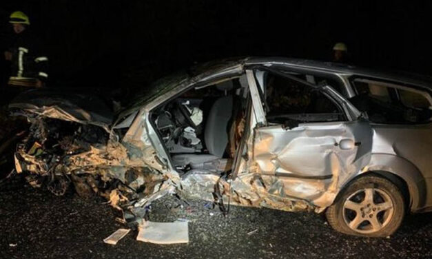 Brutális baleset Biatorbágynál, tűzoltóknak kellett kivágni egy Ford és egy Honda sofőrjét a roncsokból