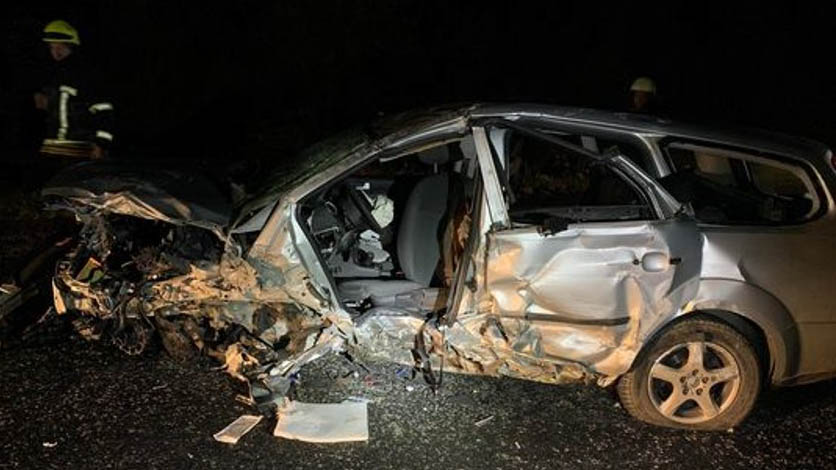 Brutális baleset Biatorbágynál, tűzoltóknak kellett kivágni egy Ford és egy Honda sofőrjét a roncsokból