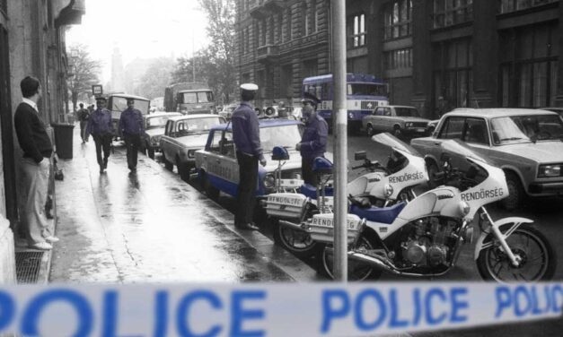 Megrázó hármas gyilkosság Árpádföldön – a négygyermekes szomszédasszonynak annyi volt a bűne, hogy ajtót nyitott