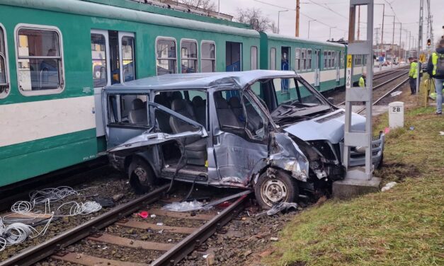 Kisbusz ütközött a HÉV-vel a 9. kerületben, többen súlyosan megsérültek – Brutális fotók a helyszínről