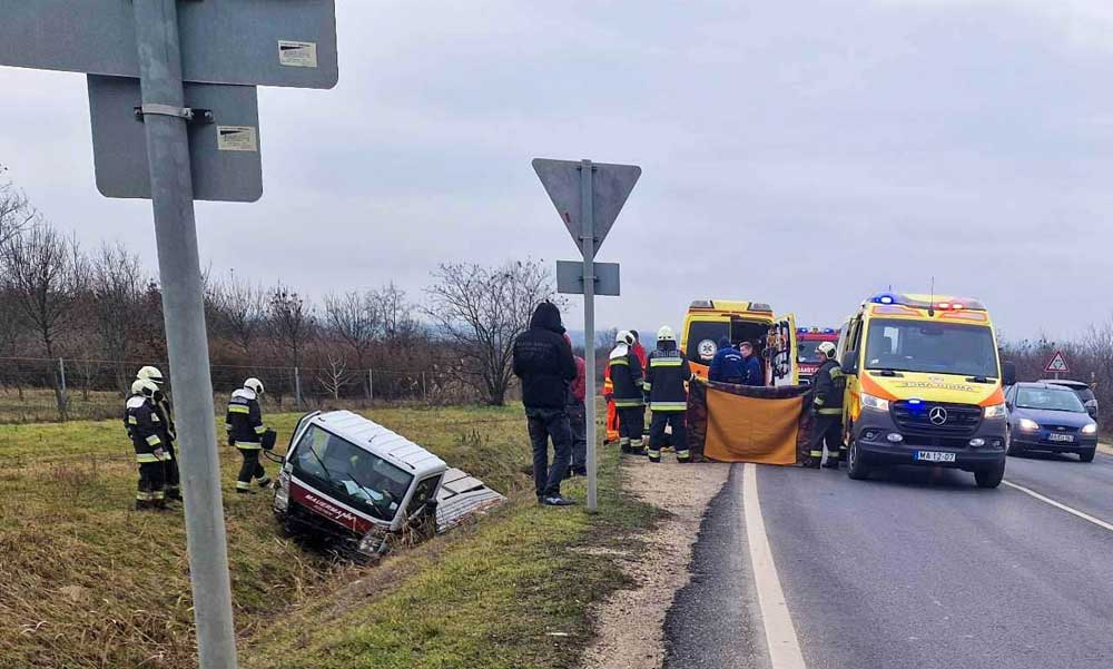 Hiába küzdöttek sokáig a mentők a vezetés közben rosszul lett sofőr életéért Érdnél, nem tudták megmenteni: helyszíni fotók