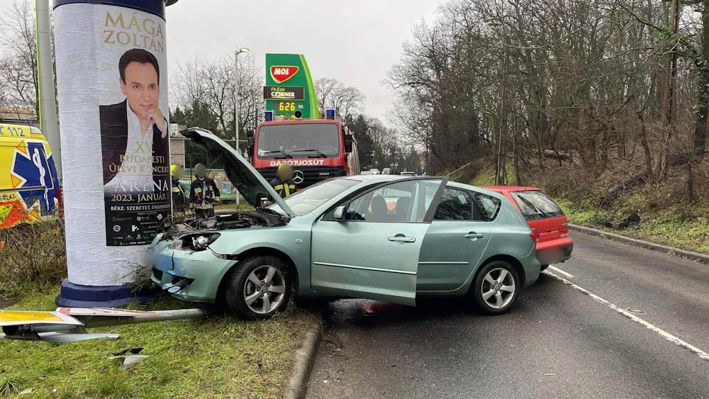 Mága Zoltánnal ütközött egy Mazda a 2. kerületben, figyelmetlenség vezetett a karambolhoz