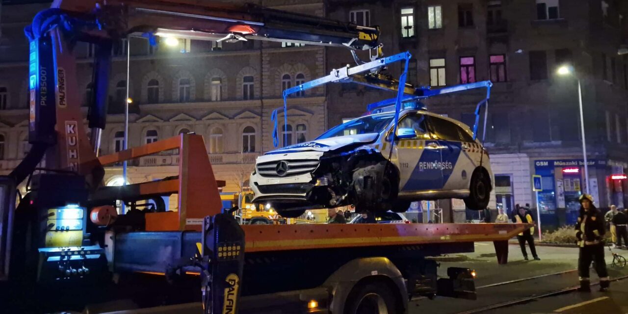 Mercedes rendőrautó ütközött BMW terepjáróval a Népszínház utcában – kitörött az autók kereke, sokkot kapott egy lány – HELYSZÍNI FOTÓKKAL