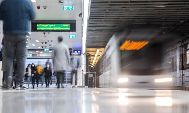 Fontos változás jön hétfőtől, ez minden fővárosit érint: hosszabb útvonalon közlekedik a hármas metró