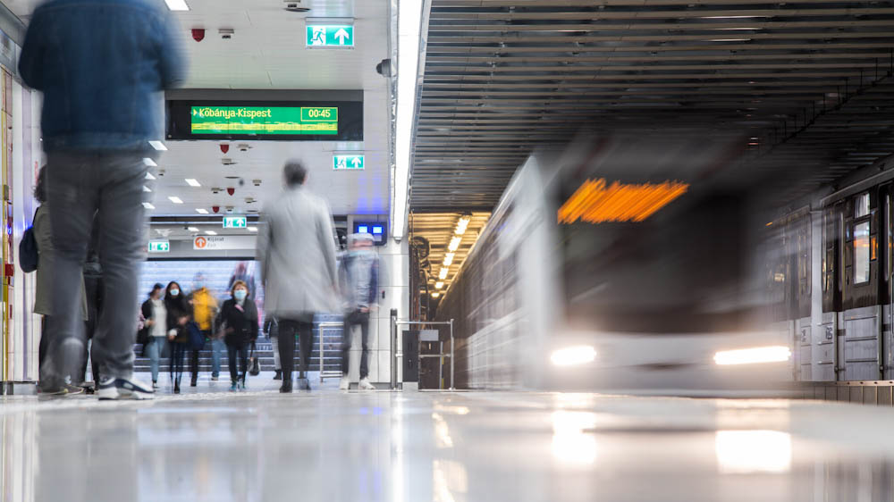 Hétfőtől végre a teljes vonalon jár a hármas metró, de a BKV már most tudja, mikor kell megint felújítani a vonalat