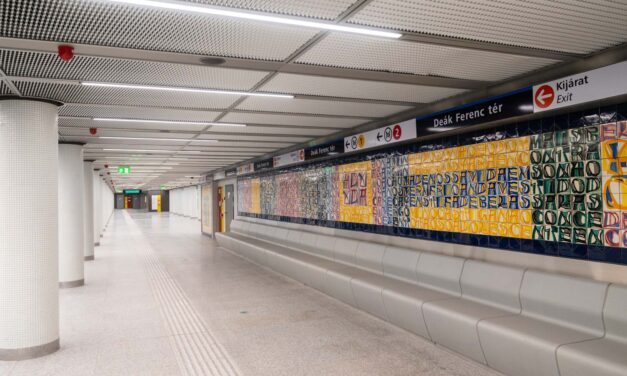 Meglepő mondatok a metrófelújítás kapcsán: Navracsics Tibor Karácsony Gergelyt és Budapestet dicsérte a Deák téren