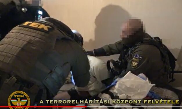 Dráma Óbudán: bántalmazta az élettársát ez a férfi, majd a közös gyerekükkel bezárkózott a 3. kerületi lakásukba – így csapott le rá végül a TEK