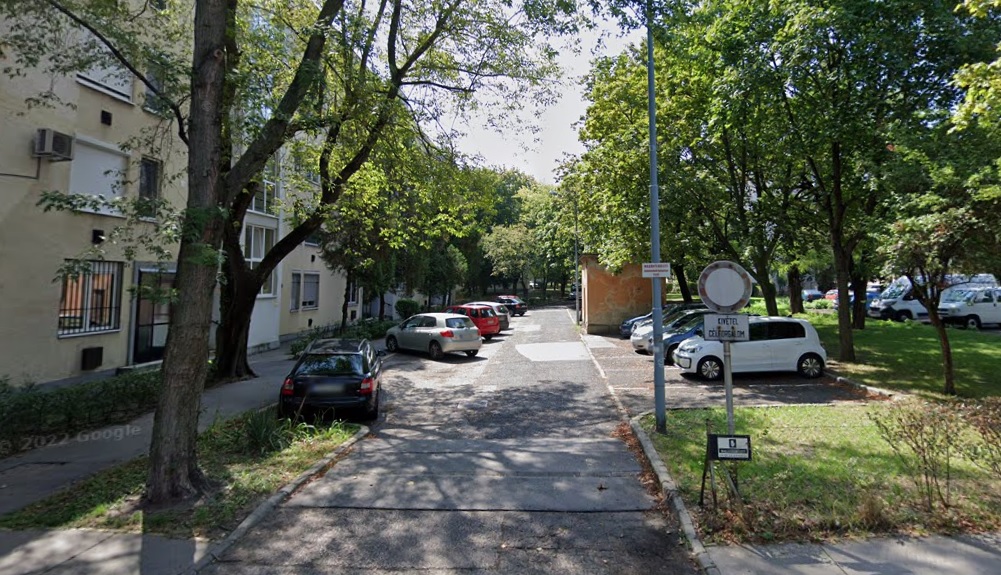 Tanácstalanok a kőbányai nyugdíjasok: leszakadt a panelház szigetelése, jelenleg az utcát fűtik