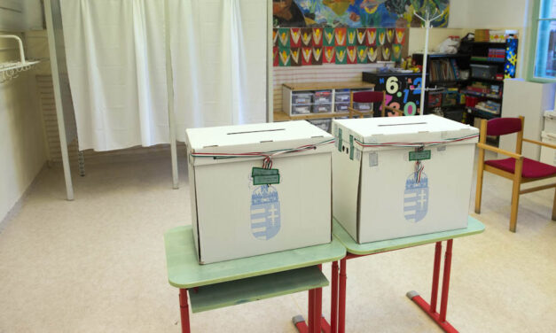 Ismét átírja a kormány a választási törvényt, kevesebb lesz az időközi, nehezebb dolga lesz az ellenzéknek