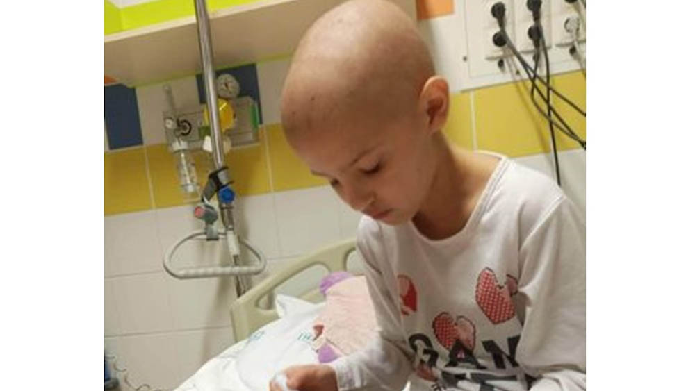 Rettenetes dologra derült fény, amikor egy karcagi kislányt véletlenül eltalálta egy labda a tesiórán