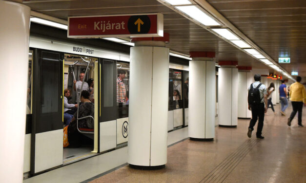 Nem jár a 2-es metró a Déli pályaudvar és a Deák tér között: az utasoknak el kellett hagyniuk az állomásokat