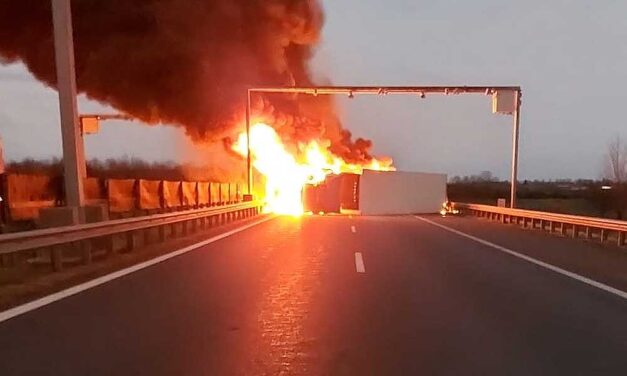 „Zokogtam, ahogy a párom és az édesanyám is, amikor végre hazaértem” – megszólalt a férfi, aki az M3-ason lángoló kamionból mentette ki a sofőrt