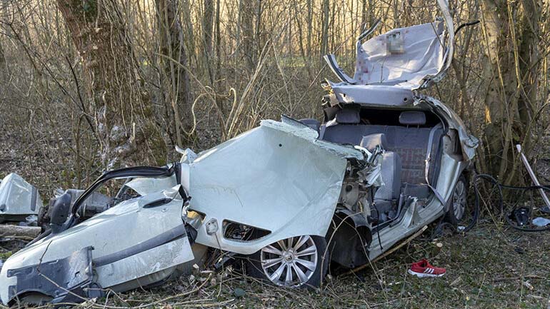 Harmincadik születésnapján halt meg a férfi, aki kisodródott, majd egy fának csapódott autójával