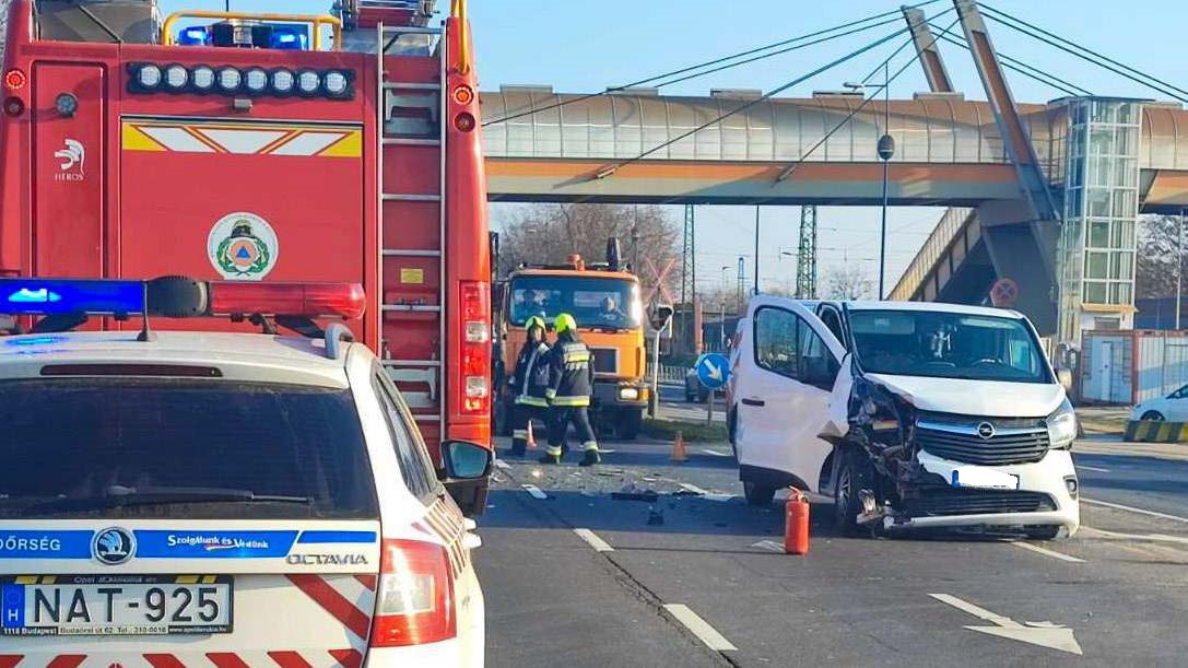 Két autó rohant egymásba a Ferihegyi gyorsforgalmi úton – eltűnt a helyszínről a baleset okozója