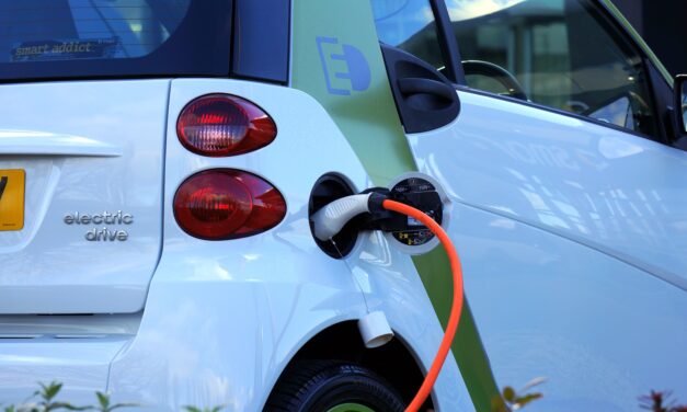 1,67 milliárd forintot kapnak a tankerületek, de nem költhetik akármire: csak elektromos autókat vásárolhatnak a pénzből