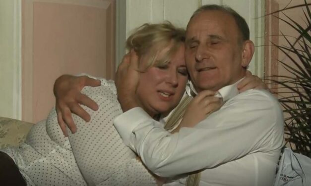 Főszerepet kapott a színházban Gödöllő polgármestere, énekel és táncol is a színpadon – még a rivális politikusok is elmennek megnézni