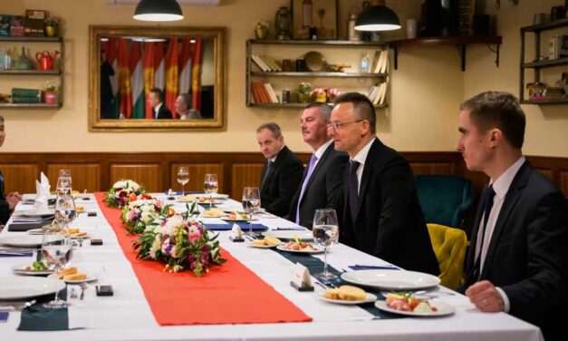Fontos barátjával vacsorázott Dunakeszin Szijjártó Péter, ismét diplomáciai nagyüzem volt az agglomeráció felkapott városában