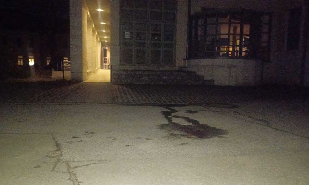 „A feleségemnek annyi ereje volt, hogy felvegye a kicsit a földről és a mellére tegye” – büntetőeljárás indult a kórház udvarán született csecsemő ügyében