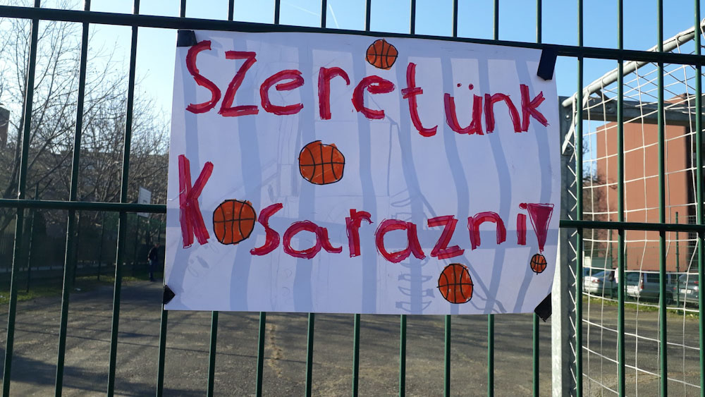 „Valami nagyon nincs rendben nála odabent” – Kiüldöznék Ceglédről a helyiek életét megkeserítő nyugdíjasokat