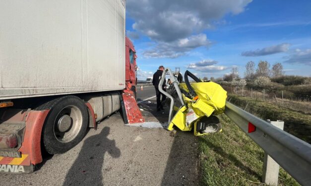 Szörnyű tragédia a sztrádán: árokba taszította a pályafenntartó autót a kamionos, meghalt a közútkezelő