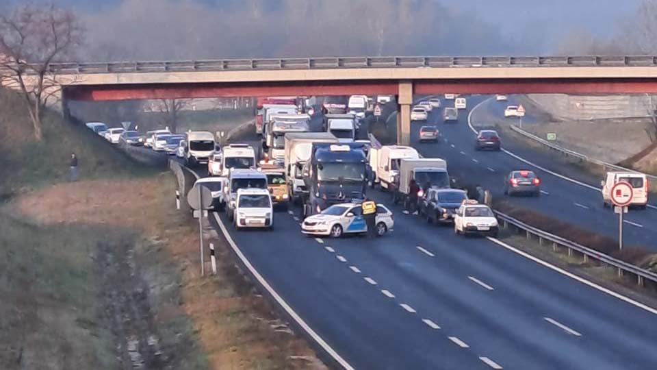 Holttestet találtak az M3-ason, lezárták az autópályát