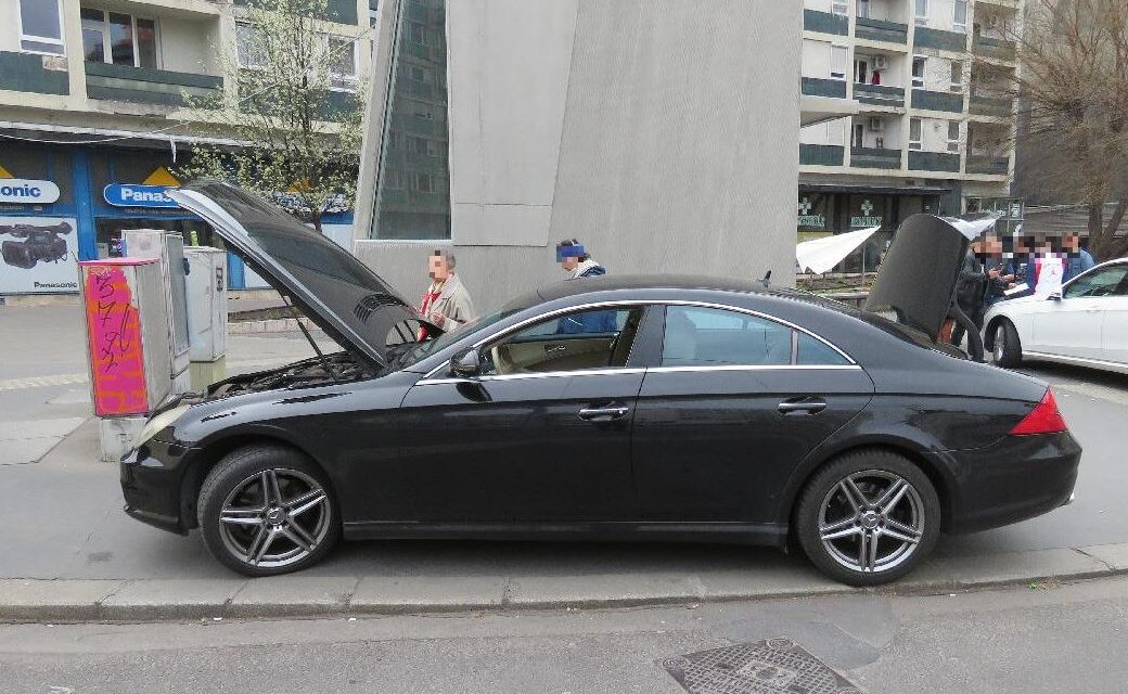 Érzékeny tolvaj: elhunyt hozzátartozójának hamvait is elrejtette a 7. kerületből ellopott Mercedesben