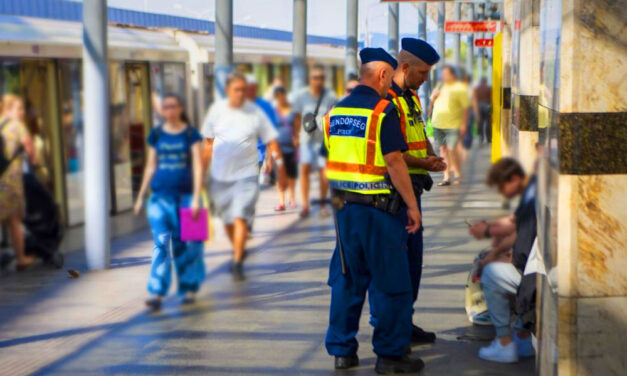 Ismét áldatlan állapotok az Örs vezér terén – 12 éves kolduló gyermekről és kigyúrt megfigyelő emberekről panaszkodnak az arra járók