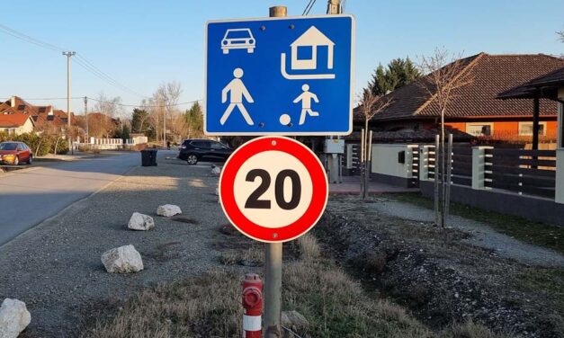 Elegük lett a sződligetieknek, saját készítésű 20-as táblával küzdenek a lakóövezetekben száguldozók ellen