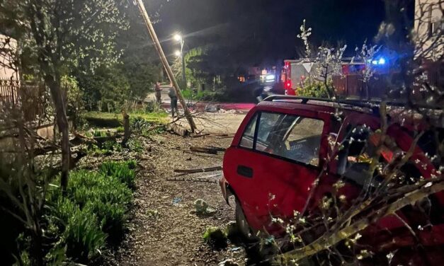 Rommá törte az autót, és még egy egész utcát az autótolvaj