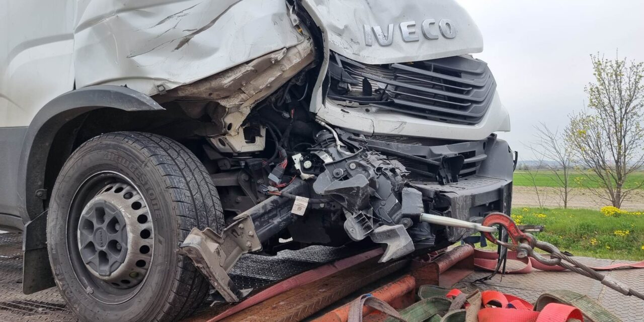 Hármas karambol a szigetszentmiklósi gerincúton – ketten fékeztek, az Iveco viszont belerohant az előtte haladóba