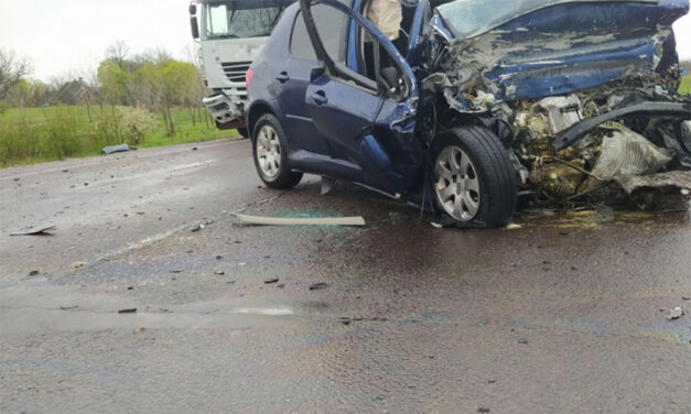 180-nal csapódott a fának, százak gyászolják