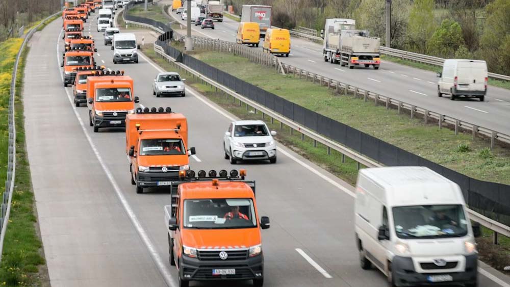„Közutasokkal vagyok, lassítok!” – Felvonulással emlékezett a Magyar Közút az elhunyt közutasokra