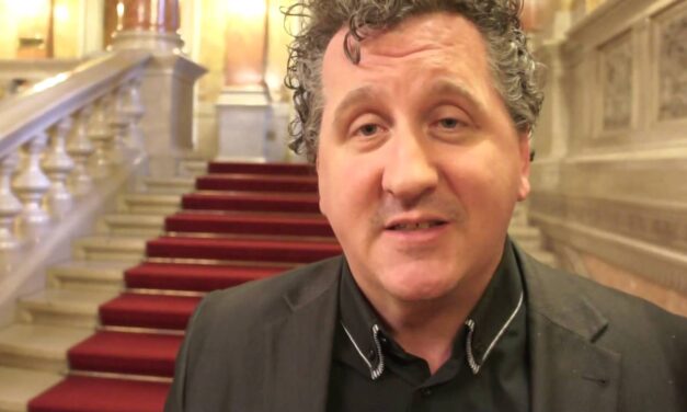 Ókovács Szilveszter takarít: azonnali hatállyal kirúgta vetélytársát, miután megnyerte a főigazgatói pályázatot