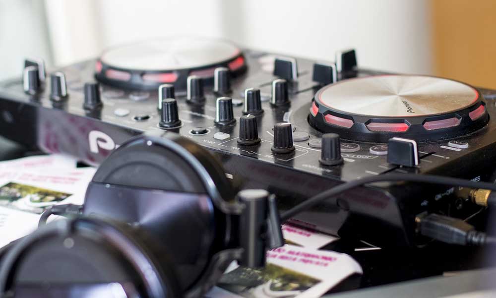 Kis is az az esküvői DJ?