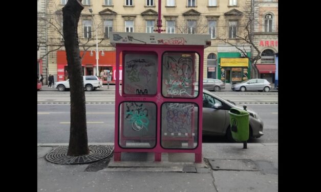 Kiakadt Terézváros polgármestere: hadat üzent a piszoárként és kocsmapultként „üzemelő” telefonfülkéknek