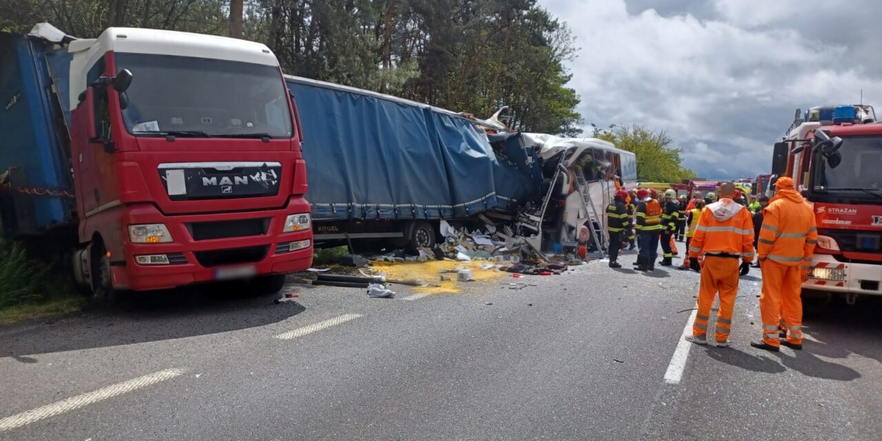 Egy 56 éves férfi halt meg a szlovákiai magyar buszbalesetben, a könnyű sérültek elindulnak hazafelé