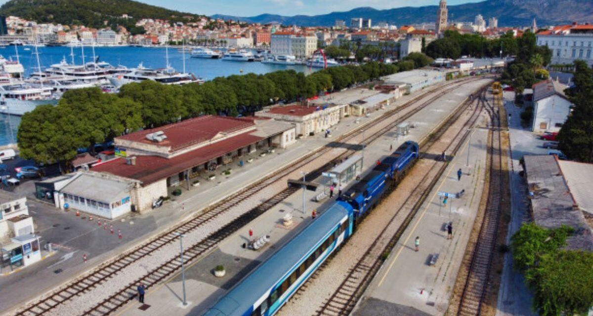 Fontos dolgot közölt a MÁV a nyári Adria InterCity-ről, ez most sok mindenkit érint