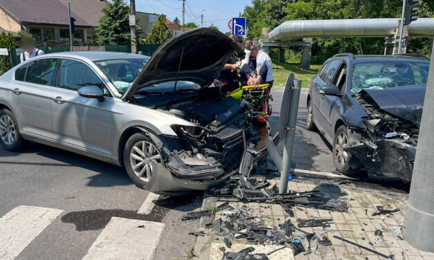Durva csattanás a 19. kerületben: ismét nem sikerült értelmezni a telizöld jelzést, az ütközés elkerülhetetlenné vált