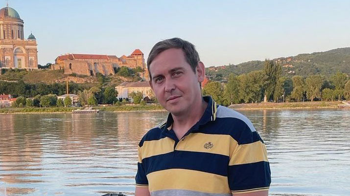 „Tavaly benne volt a pakliban, hogy ilyenkor már nem élek” – Kendőzetlen őszinteséggel beszélt az elvonón töltött időszakról Molnár Gusztáv