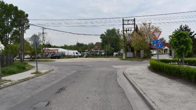 Elgázoltak egy 11 éves gyereket Szigetszentmiklóson, a sofőr cserbenhagyta a sérült kisfiút