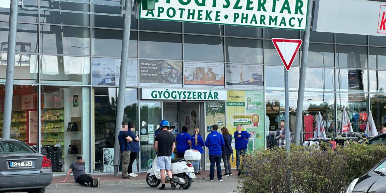 Most érkezett! Rendőrök a budakeszi Tesconál, mindenkit arra szólítottak fel, hogy hagyják el az áruházat