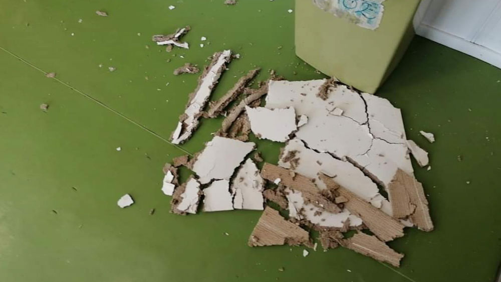 Tanóra közben omlott le az egyik óbudai elitgimnáziumban a tanterem plafonjának egy darabja