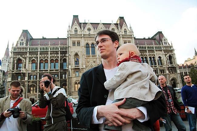 Egy tizenhárom évvel ezelőtti képpel ünnepelte az apák napját Karácsony Gergely
