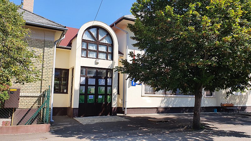„Ha beázik egy iskola, az az igazgató felelőssége” – mondta Gulyás Gergely a gyömrői iskola tarthatatlan állapotára reagálva