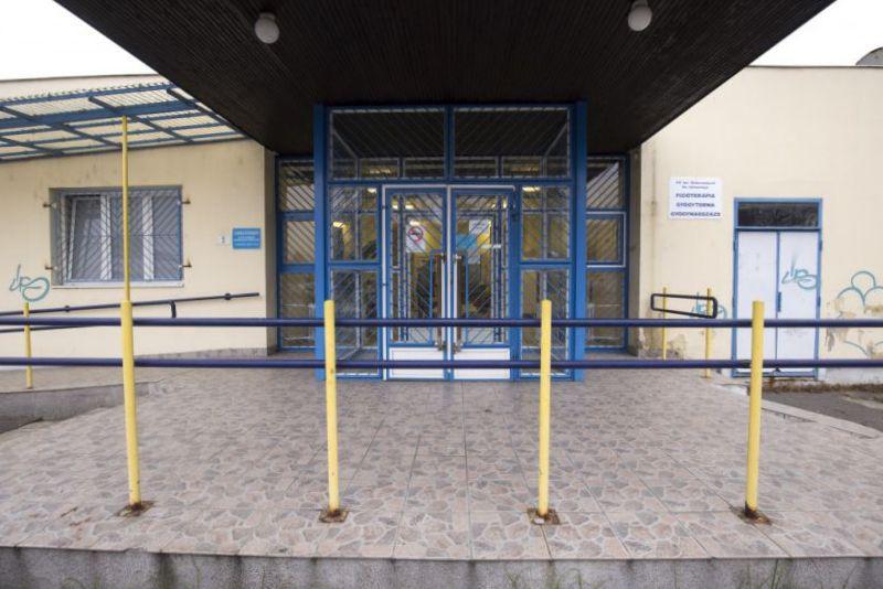 Saját felelősségükre rendelnek az orvosok a 15. kerületi rendelőben – kis híján tragédia történt a múlt heti beázás miatt