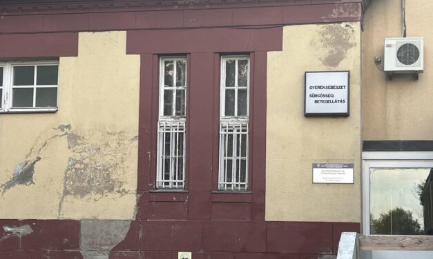A Facebookon magyarázkodik az egészségügyi államtitkár, hogy miért volt káosz a hétvégén a János kórházi gyermeksebészetén